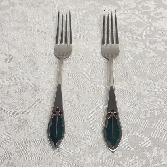 2 Dinner Forks Cambridge Stainless Holly Christmas Holiday Berries Set Lot - Picture 1 of 5